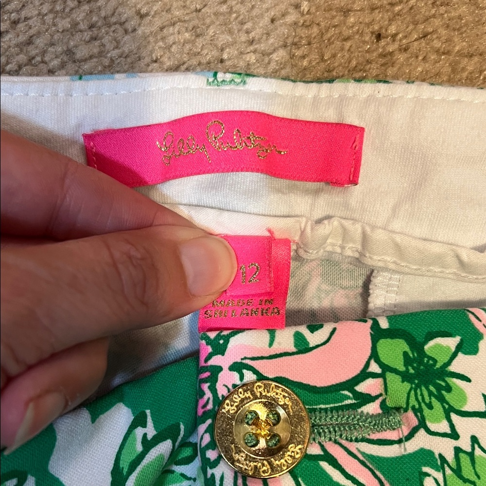 Lilly Pulitzer Vibrant Floral Women's Shorts - Picture 2 of 4
